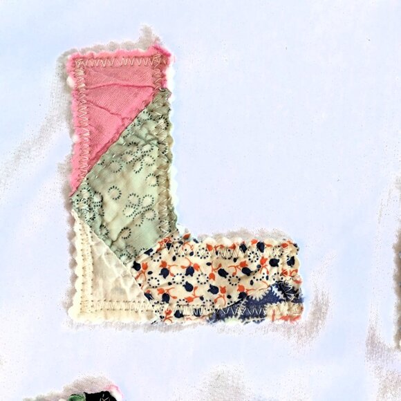 Antique Quilt Appliqued Sweatshirt - Love - SZ L - Picture 3 of 6